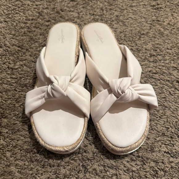 Size 9 Nude Cream color Sandals - Picture 3 of 5